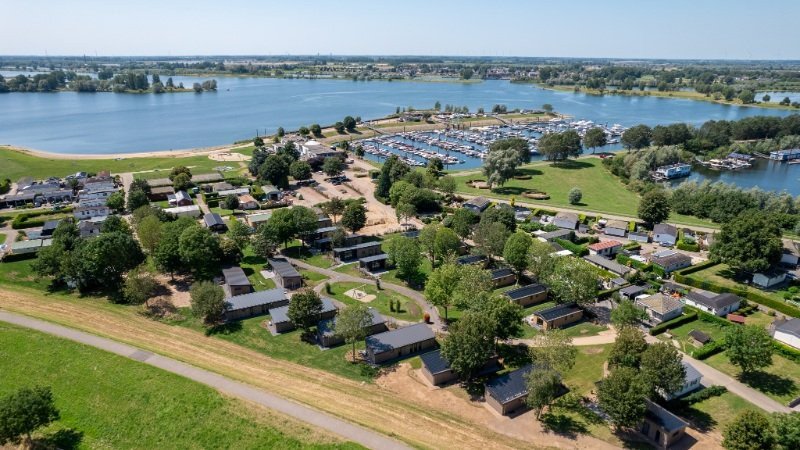vakantiehuisjes aan het water in brabant